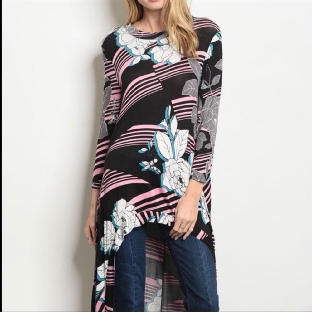 Chic & Sassy Floral Dip Hem Blouse NWT
